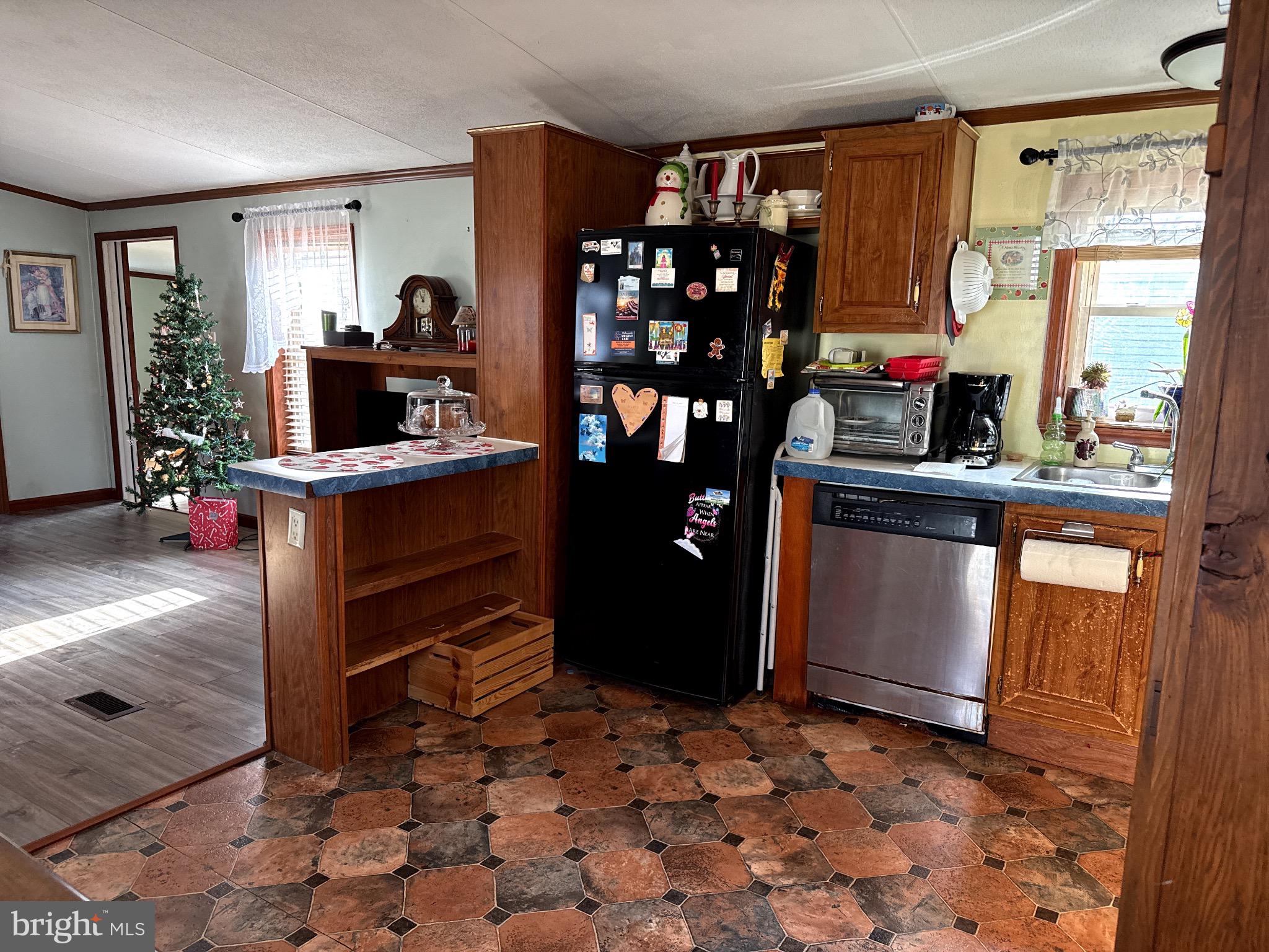 282 Michael Street Elizabethtown, PA 17022 - Photo 9 of 19 a room with furniture a air conditioner vent and a window