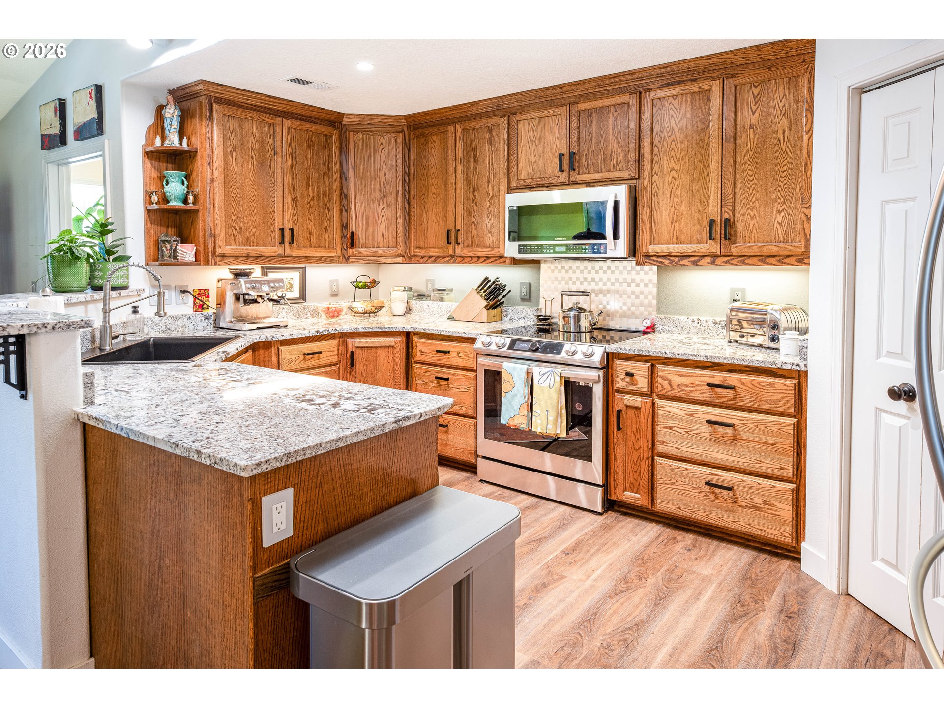 510 South 6th Street Springfield, OR 97477 - Photo 13 of 39 Kitchen