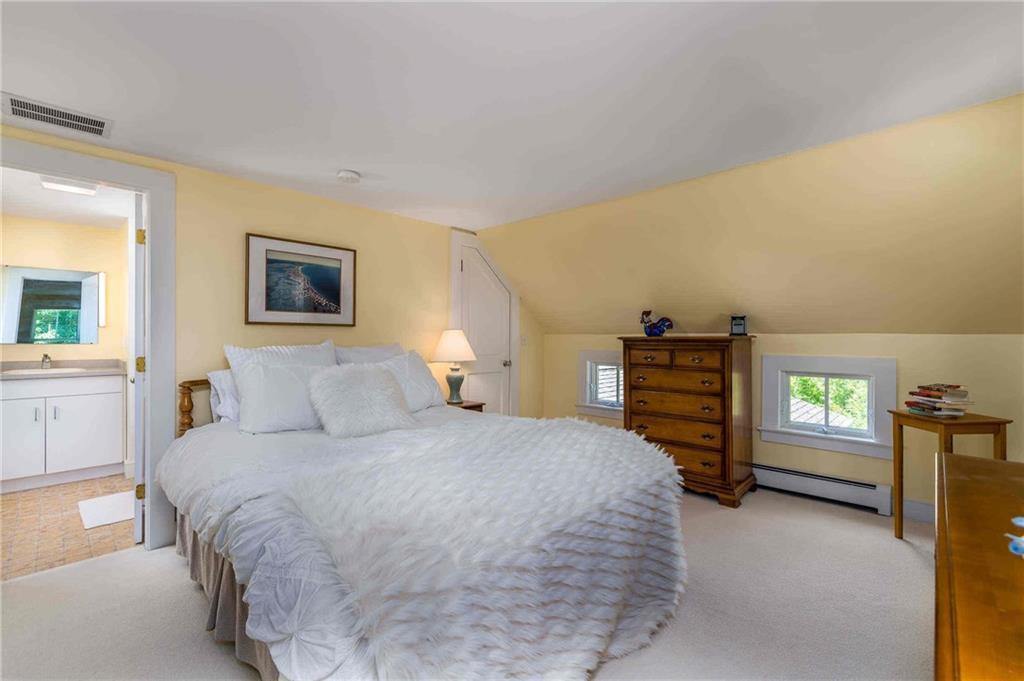 14 Seapoint Road Kittery Point, ME 03905 - Photo 24 of 35 The second bedroom en suite of the...