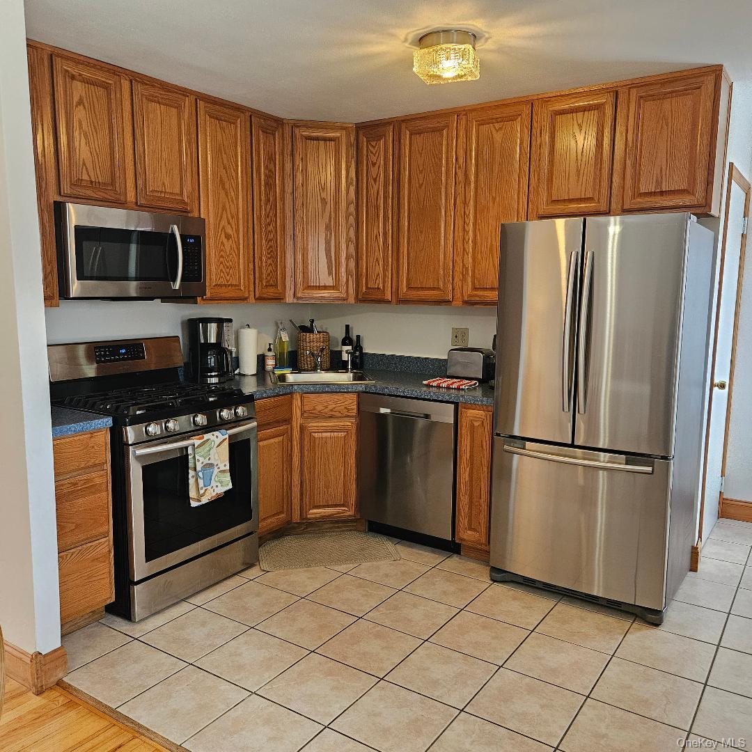 28 Cardinal Drive Poughkeepsie, NY 12601 - Photo 11 of 20 a kitchen with a refrigerator sink and microwave