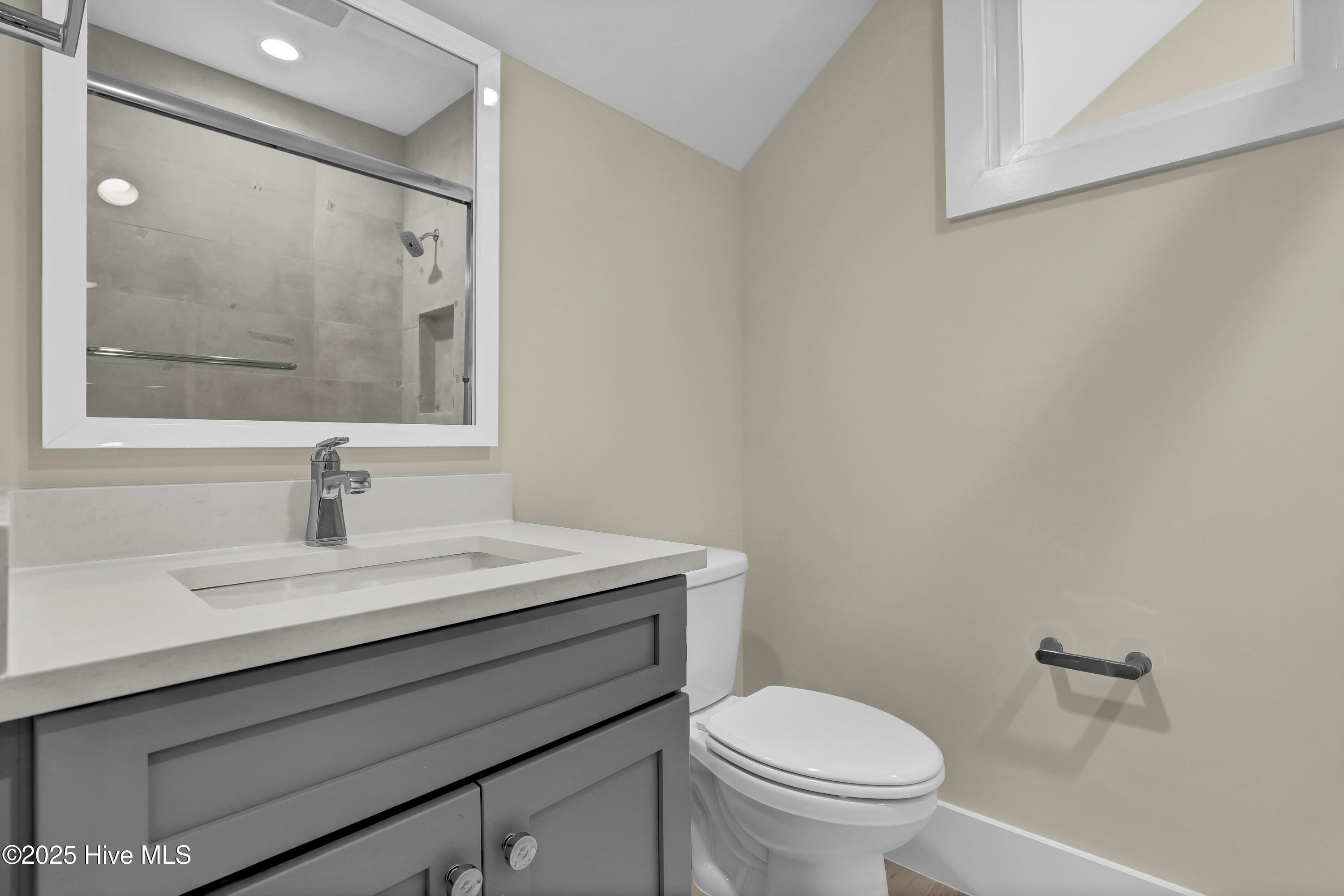 26 Solstice Way Hampstead, NC 28443 - Photo 25 of 49 Bathroom