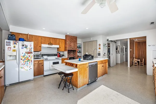 $874,000 | 7747 East Nees Avenue, Clovis, CA 93619