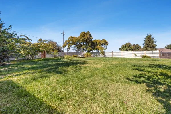 $874,000 | 7747 East Nees Avenue, Clovis, CA 93619