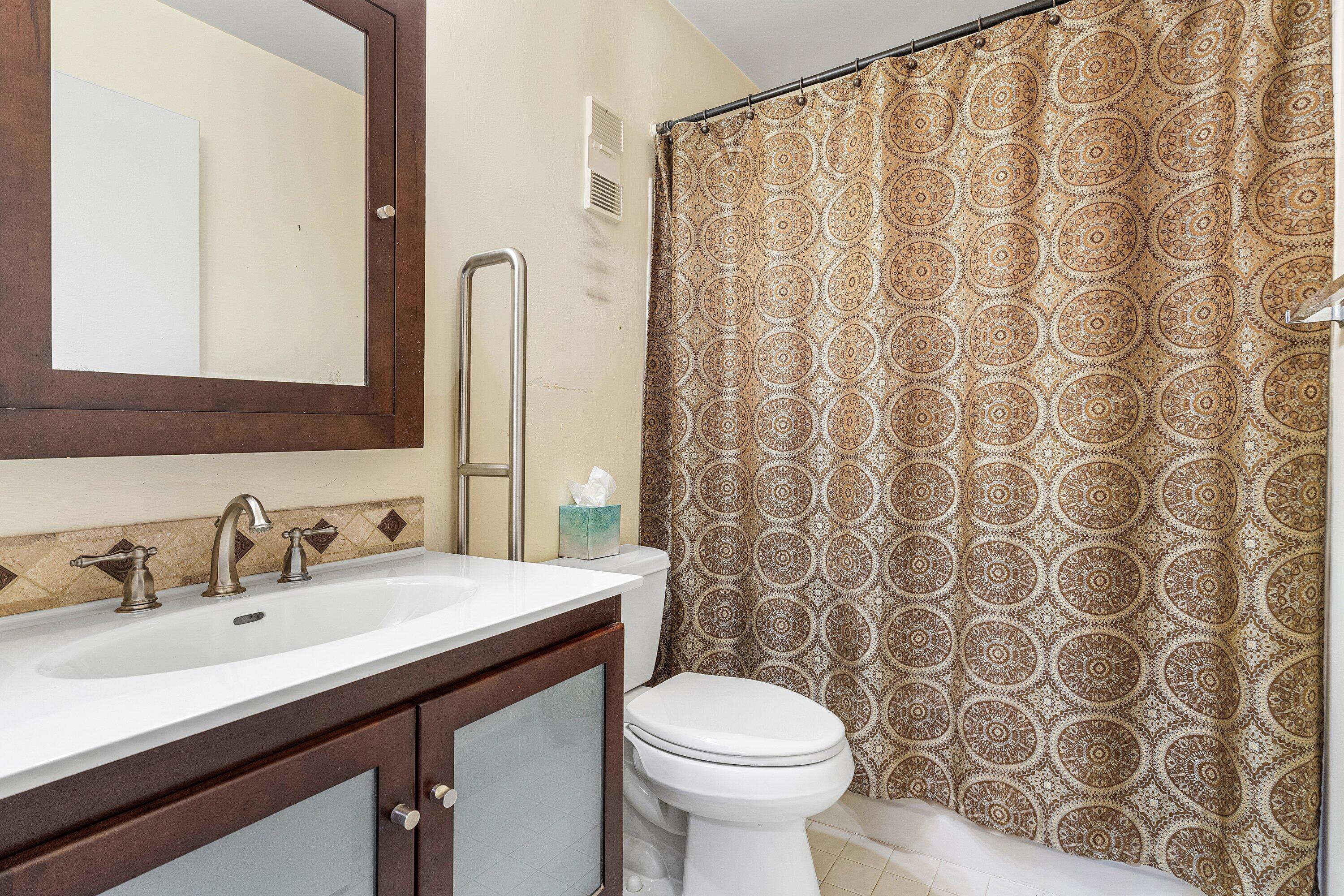 8077 Springtree Road Boca Raton, FL 33496 - Photo 15 of 35 2ND BATHROOM