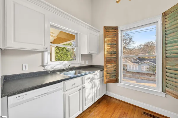 $1,800 | 112 West Park Avenue, Greenville, SC 29601