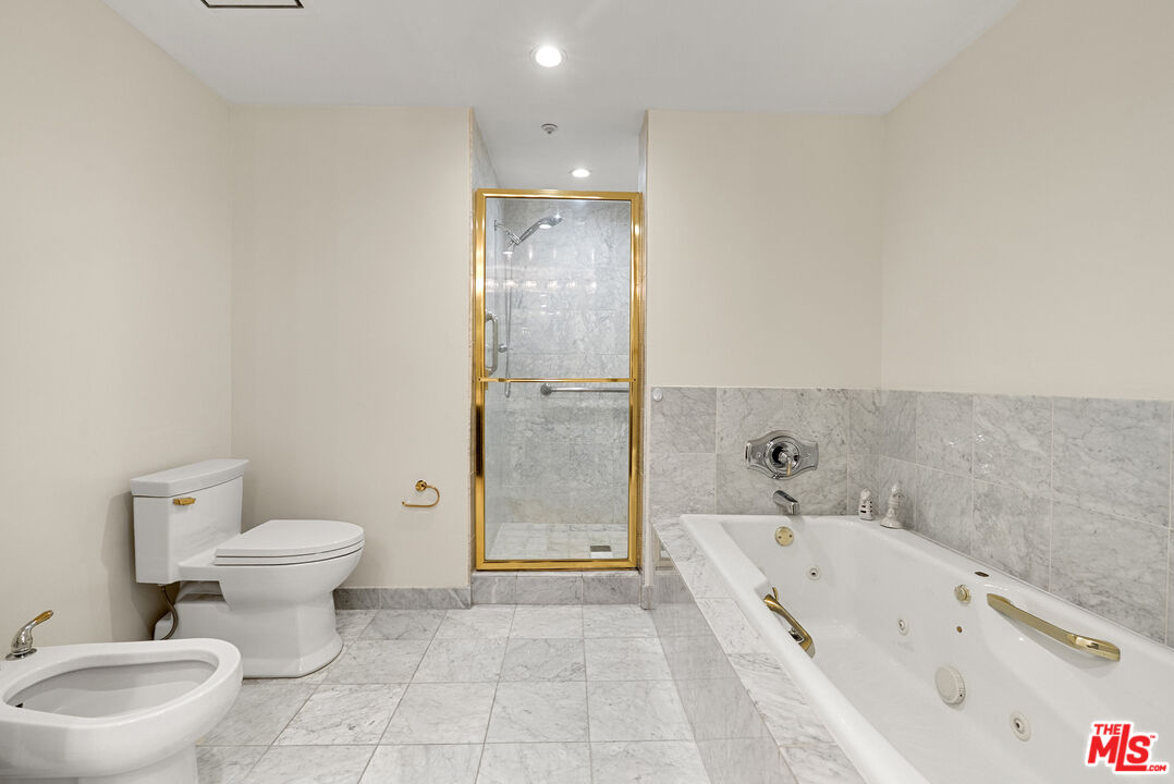 10520 Wilshire Boulevard, Unit 407 Los Angeles, CA 90024 - Photo 13 of 36