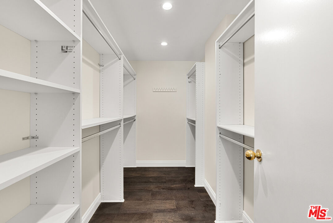 10520 Wilshire Boulevard, Unit 407 Los Angeles, CA 90024 - Photo 14 of 36