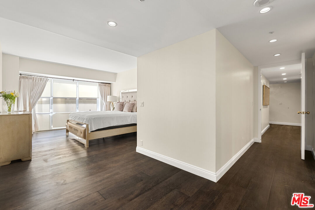 10520 Wilshire Boulevard, Unit 407 Los Angeles, CA 90024 - Photo 15 of 36