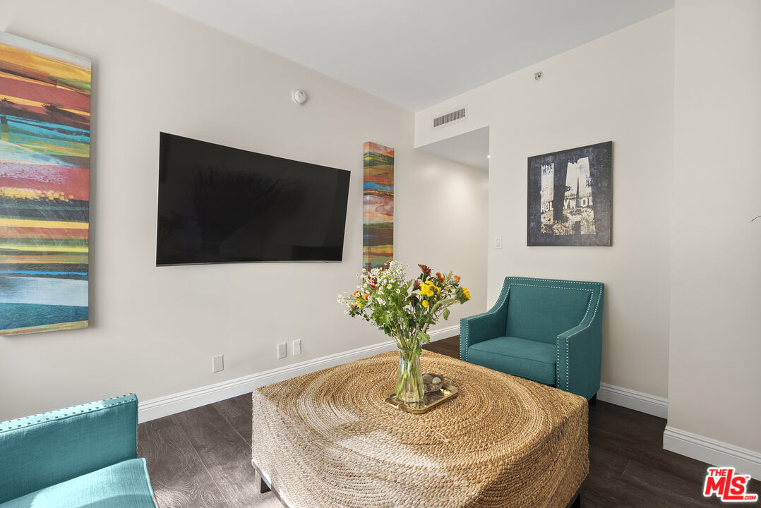 10520 Wilshire Boulevard, Unit 407 Los Angeles, CA 90024 - Photo 19 of 36