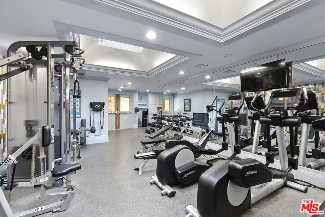 10520 Wilshire Boulevard, Unit 407 Los Angeles, CA 90024 - Photo 25 of 36