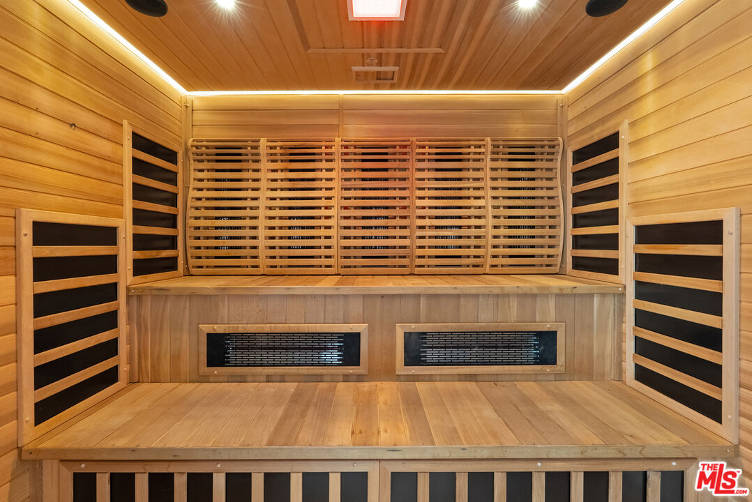 10520 Wilshire Boulevard, Unit 407 Los Angeles, CA 90024 - Photo 26 of 36