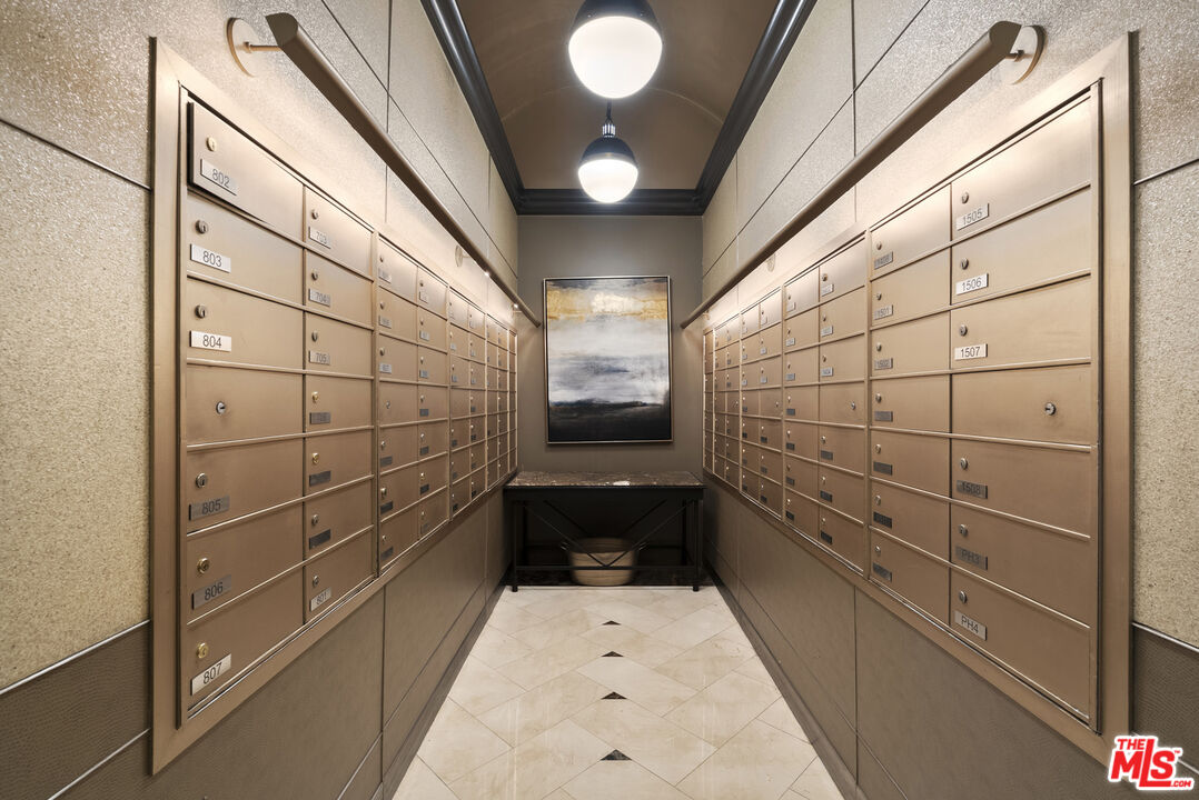 10520 Wilshire Boulevard, Unit 407 Los Angeles, CA 90024 - Photo 33 of 36