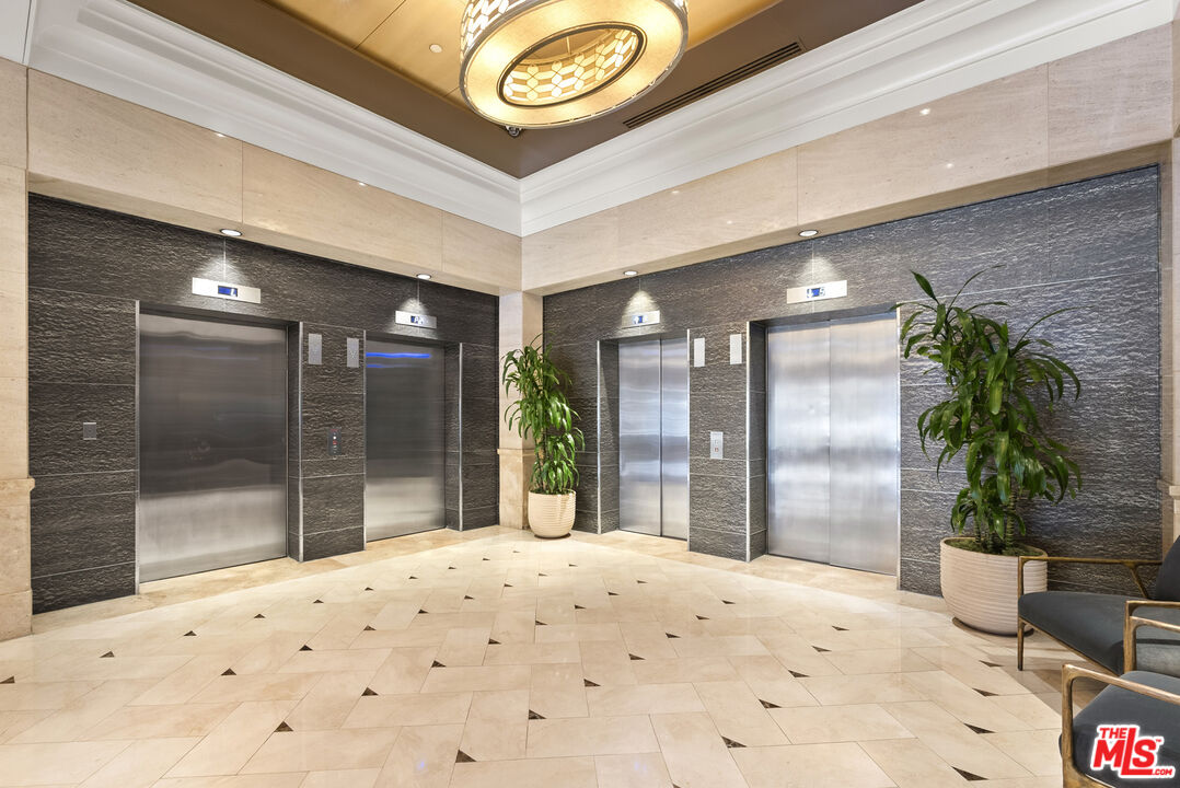 10520 Wilshire Boulevard, Unit 407 Los Angeles, CA 90024 - Photo 4 of 36