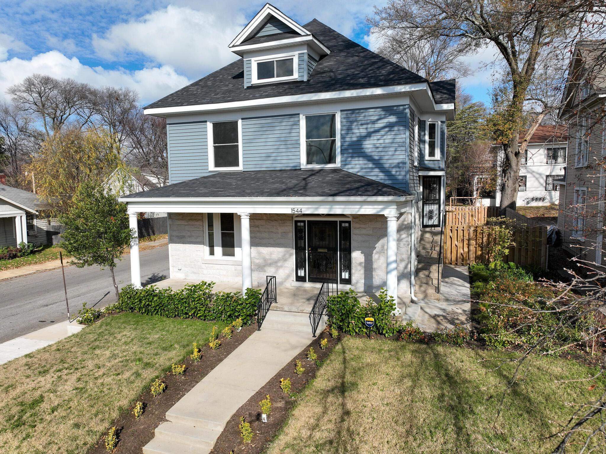 1544 Court Avenue, Unit 1 Memphis, TN 38104 - Photo 2 of 36 a front view of a house with a yard