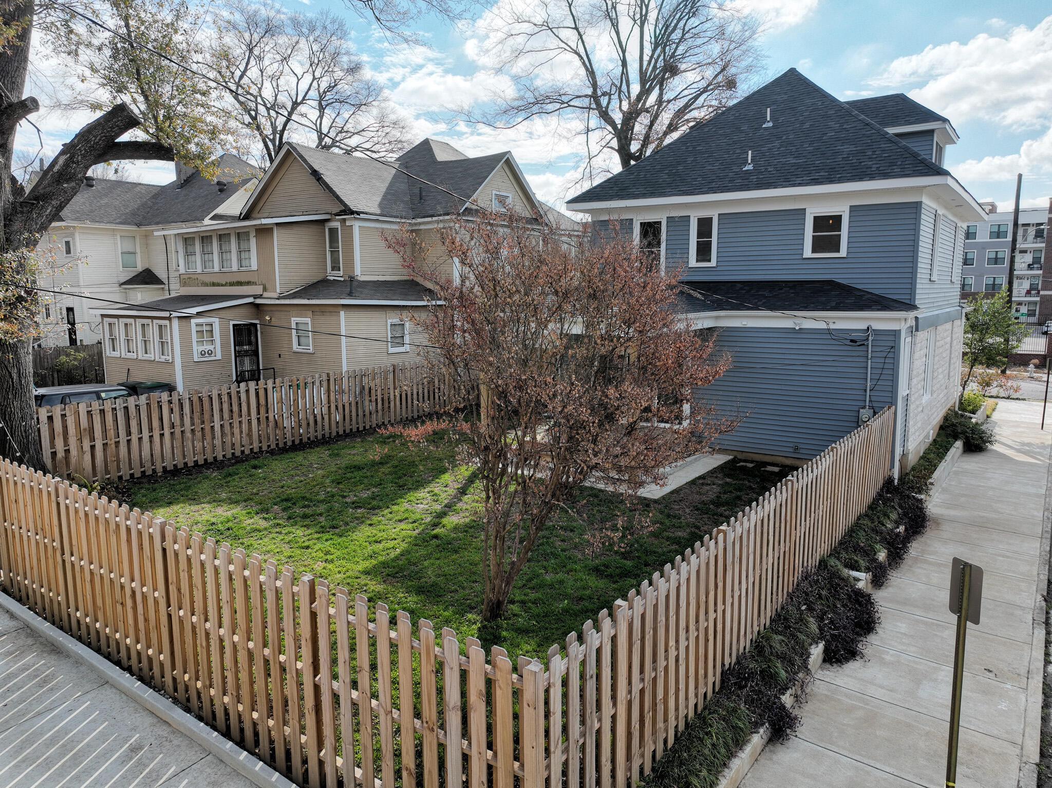 1544 Court Avenue, Unit 1 Memphis, TN 38104 - Photo 18 of 36 a view of a house with wooden fence