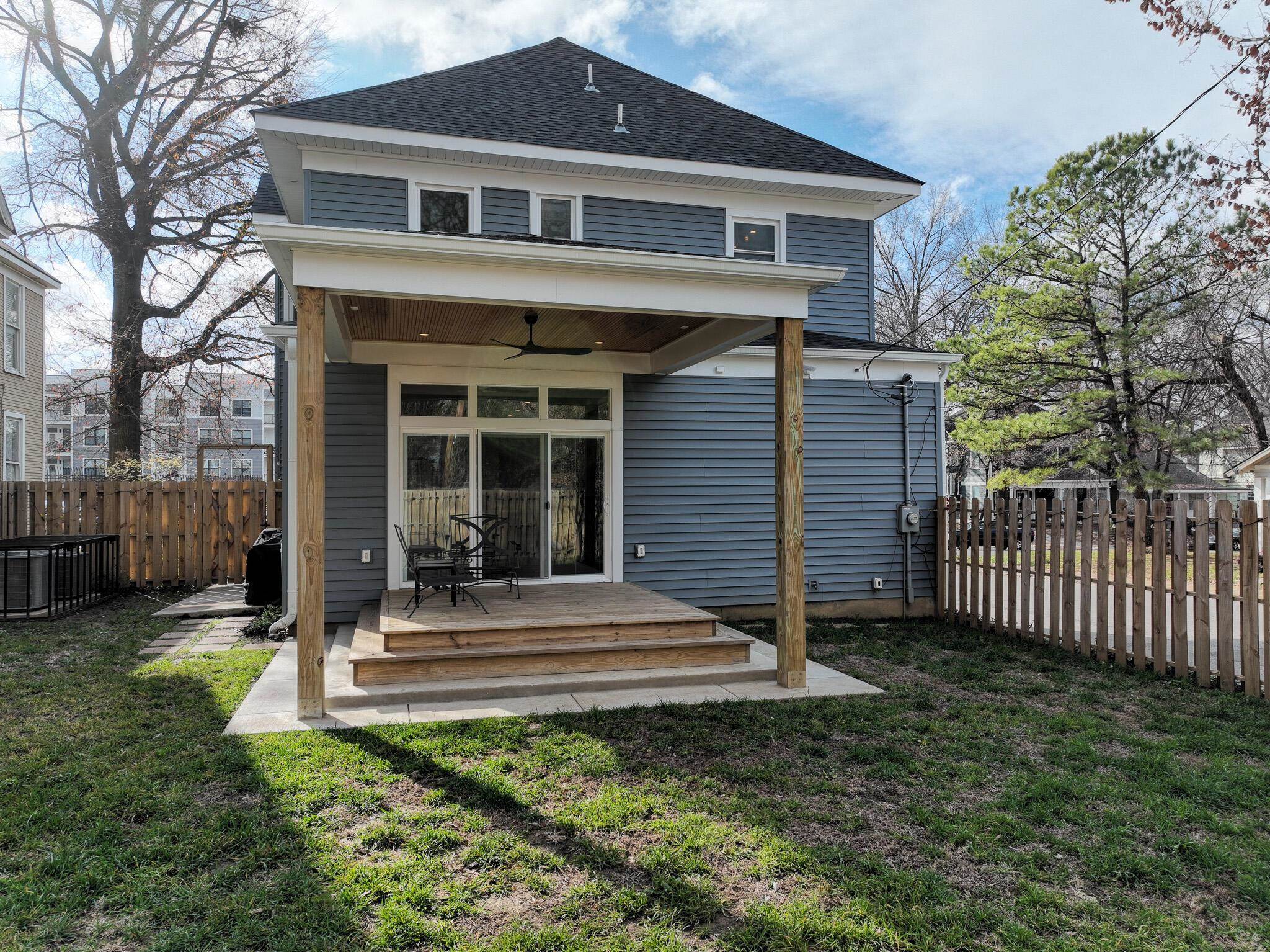 1544 Court Avenue, Unit 1 Memphis, TN 38104 - Photo 20 of 36 a front view of a house with a yard