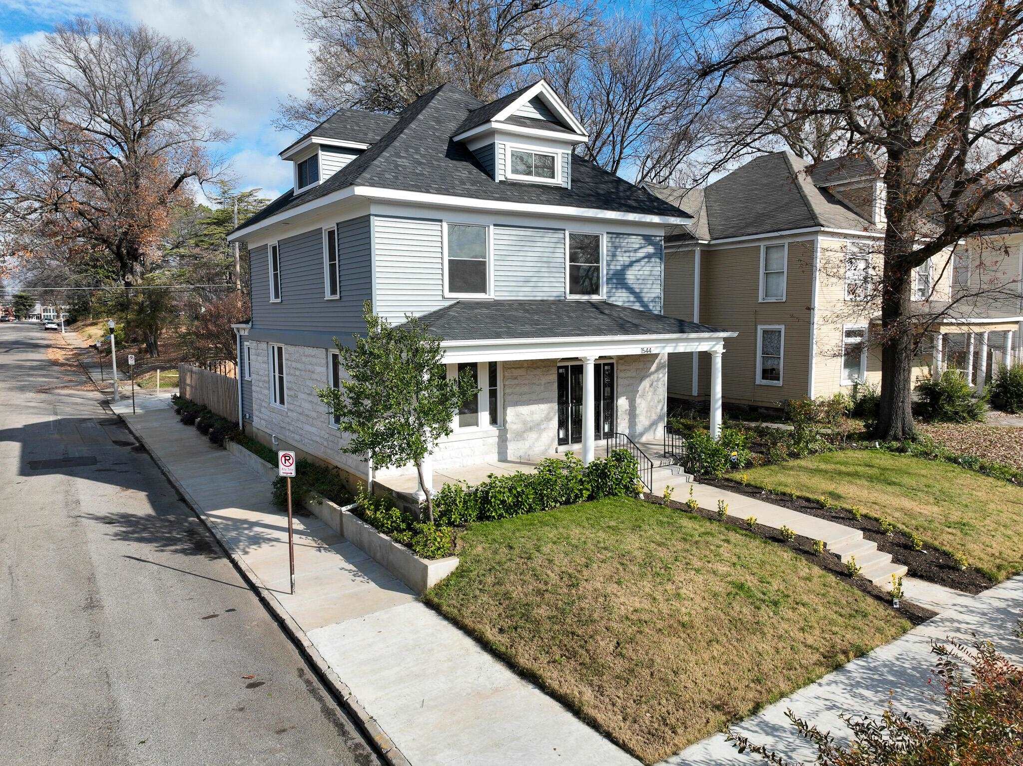 1544 Court Avenue, Unit 1 Memphis, TN 38104 - Photo 3 of 36 a front view of a house with garden