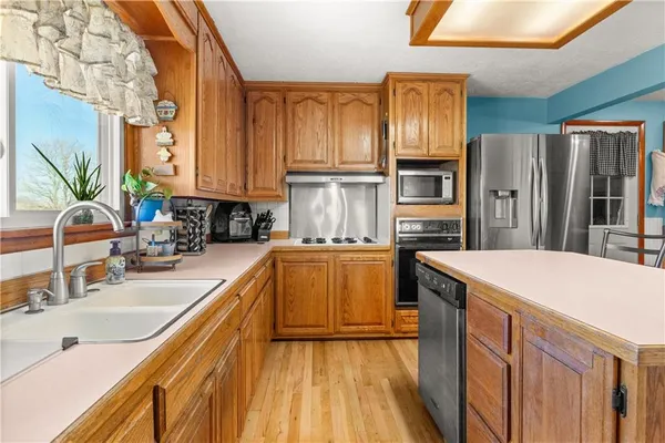 $549,000 | 627 M Highway, Odessa, MO 64076