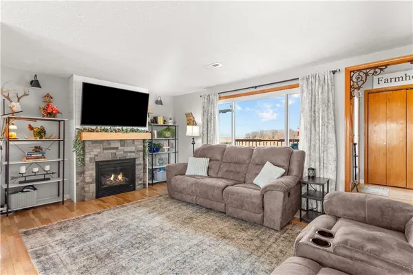 $549,000 | 627 M Highway, Odessa, MO 64076