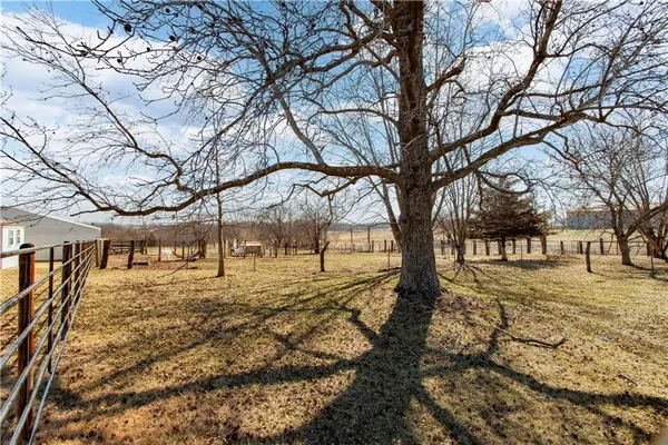 $549,000 | 627 M Highway, Odessa, MO 64076