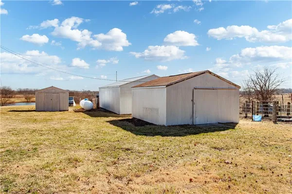 $549,000 | 627 M Highway, Odessa, MO 64076