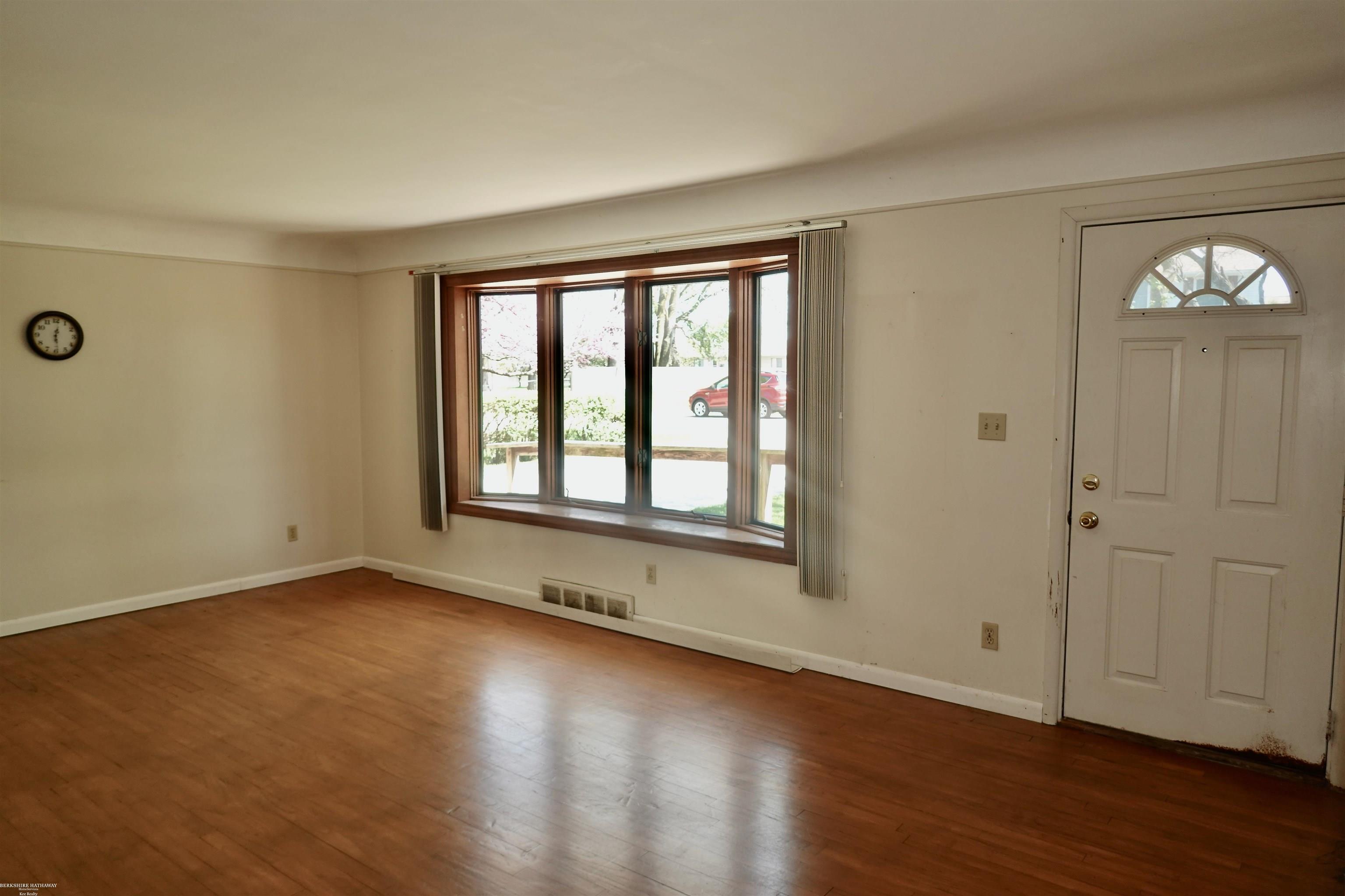 31047 Richert Street Fraser, MI 48026 - Photo 12 of 24 50173838-cdf82487-5406-4080-8b5f-1cfcfbb8b36e.JPG