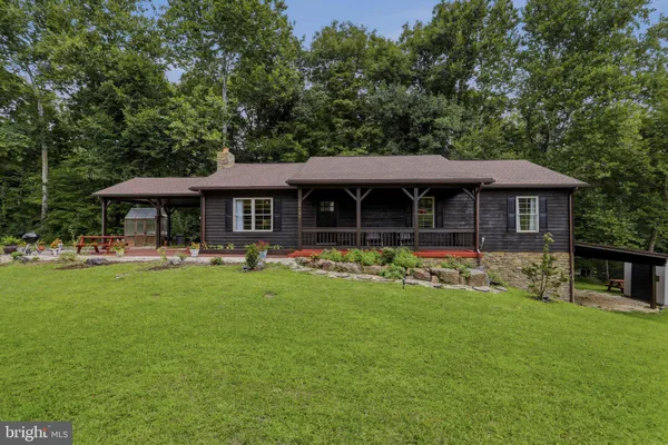 $425,000 | 35701 National Pike Northeast, Hancock, MD 21750