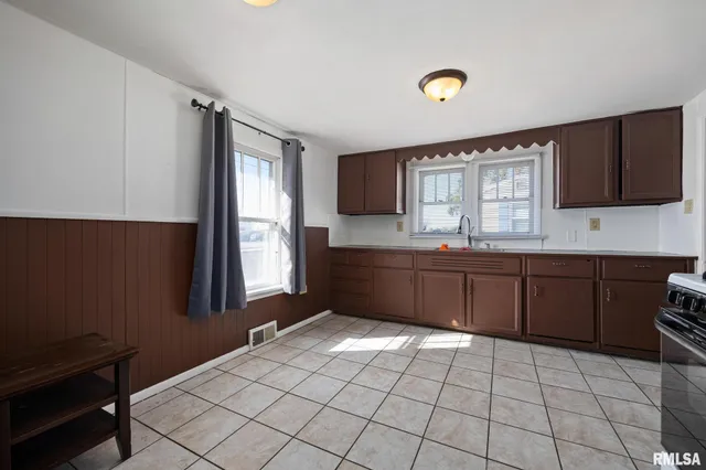 $90,000 | 1423-1425 South 13th Street, Pekin, IL 61554