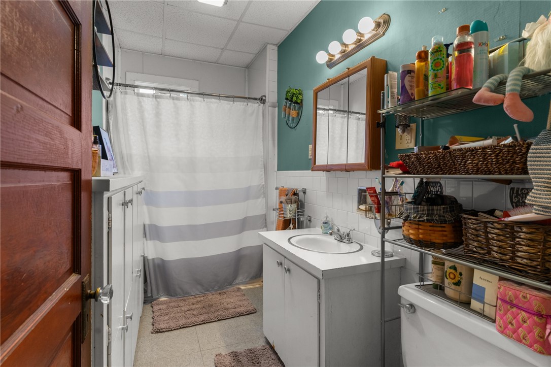 207 Highland Street Woonsocket, RI 02895 - Photo 14 of 38 207 Highland St Woonsocket RI