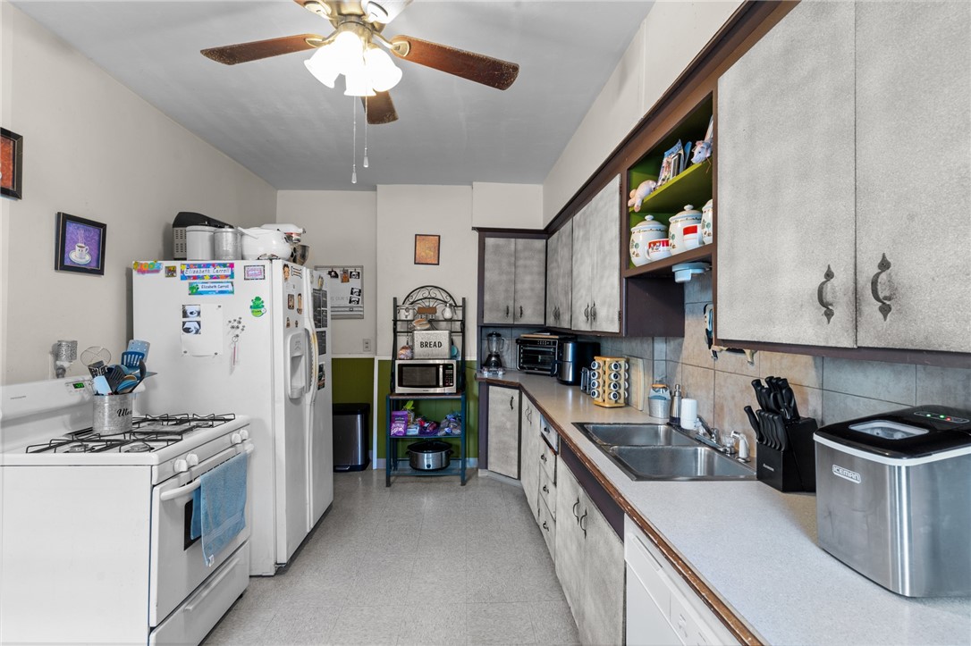 207 Highland Street Woonsocket, RI 02895 - Photo 9 of 38 207 Highland St Woonsocket RI