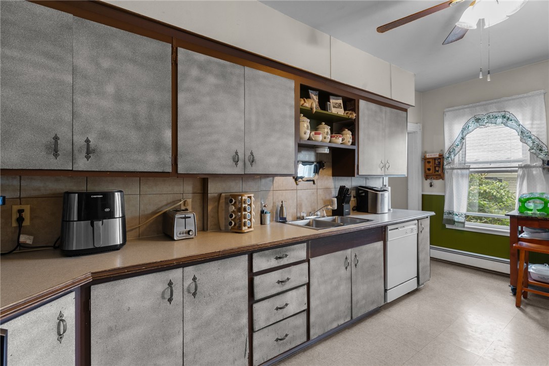 207 Highland Street Woonsocket, RI 02895 - Photo 10 of 38 207 Highland St Woonsocket RI