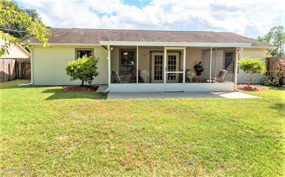 492 Warrington Road Southwest Palm Bay, FL 32908 - Photo 3 of 18 medium-17