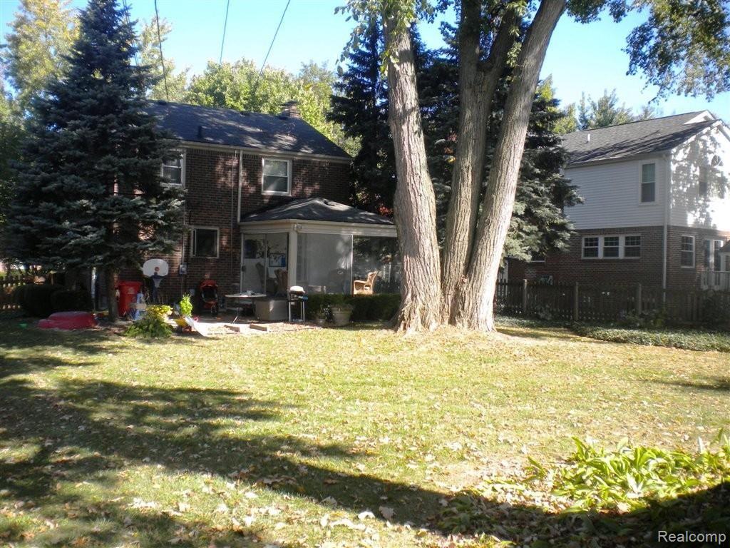 1459 Roslyn Road Grosse Pointe, MI 48236 - Photo 17 of 17 17.JPG