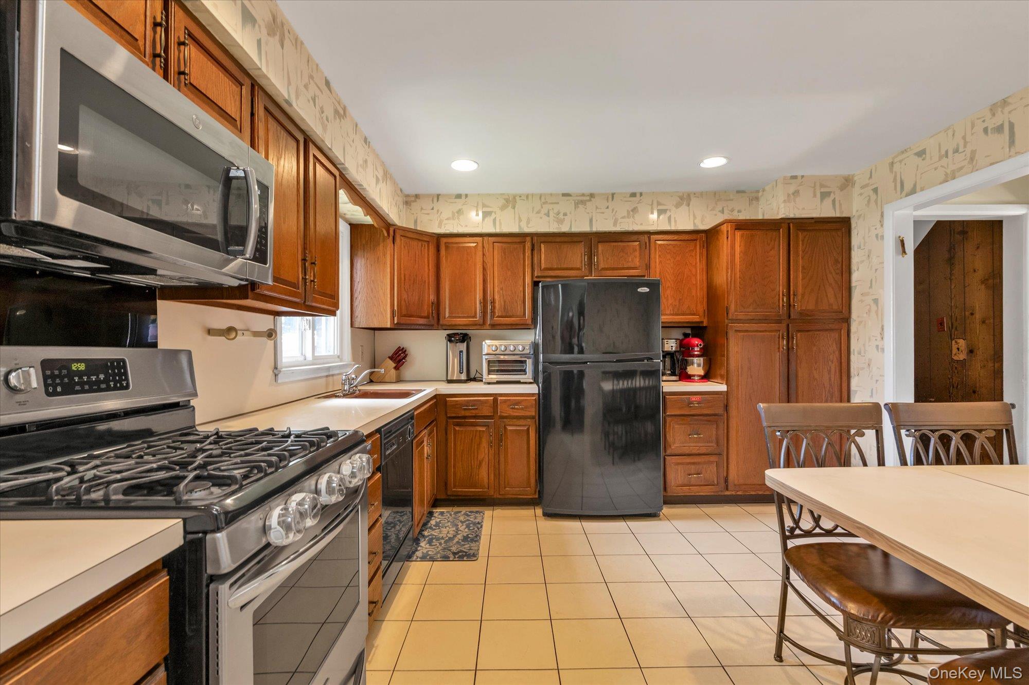2006 Norshon Road Merrick, NY 11566 - Photo 8 of 26