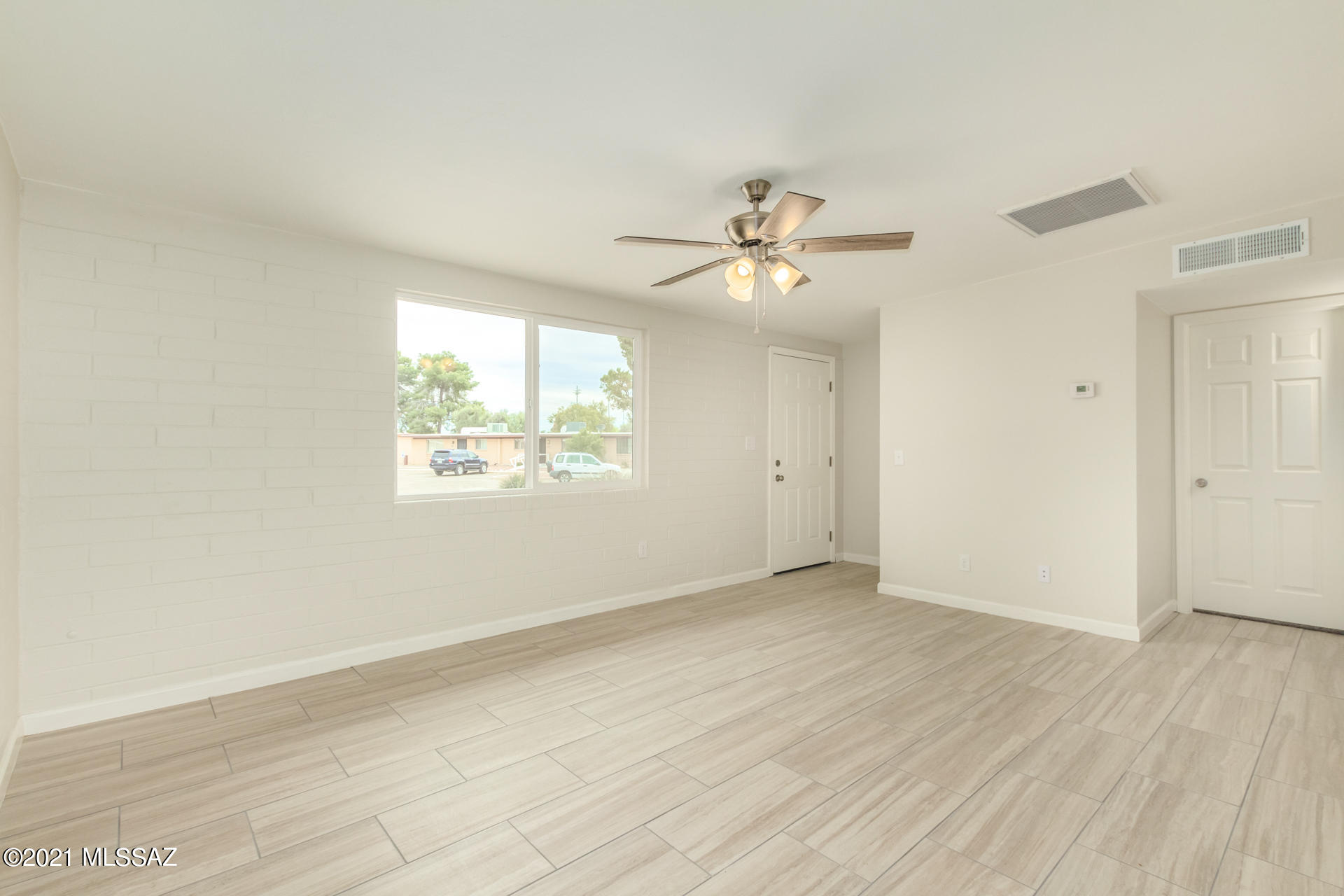 3984 North Pomona Road Tucson, AZ 85705 - Photo 4 of 24