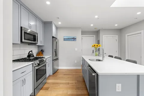 $785,000 | 10 Everett Street, Unit 402, Boston, MA 02128