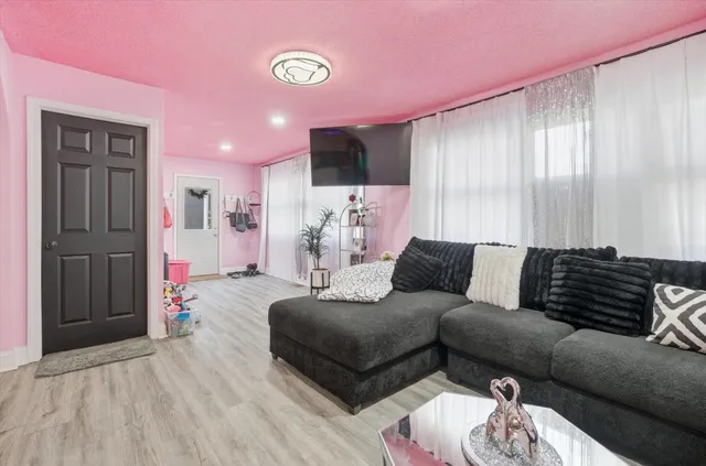 $249,900 | 215 Parks Avenue, Joliet, IL 60432