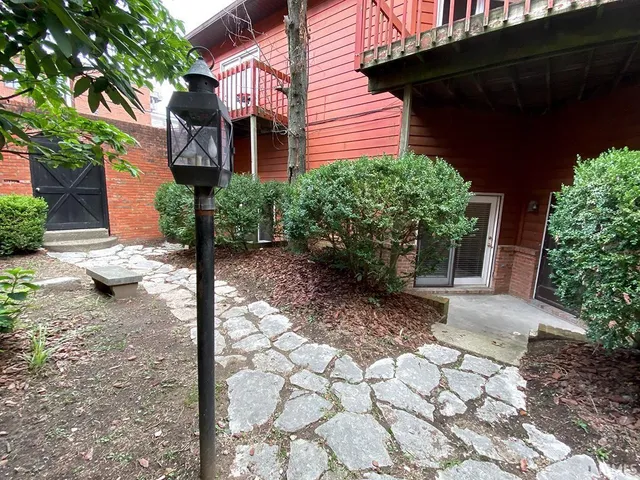 $1,800 | 111 East 6th Street, Unit D, Bloomington, IN 47408