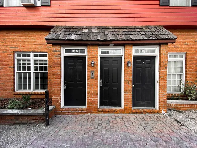 $1,800 | 111 East 6th Street, Unit D, Bloomington, IN 47408