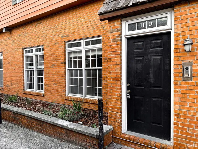 $1,800 | 111 East 6th Street, Unit D, Bloomington, IN 47408