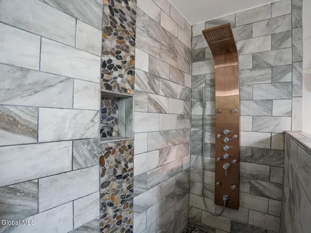 $369,000 | 1709 Julianne Drive, Schodack, NY 12033