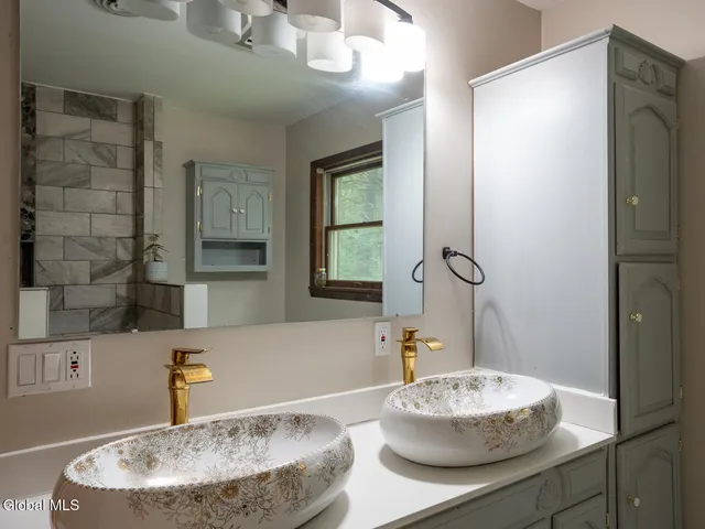 $369,000 | 1709 Julianne Drive, Schodack, NY 12033