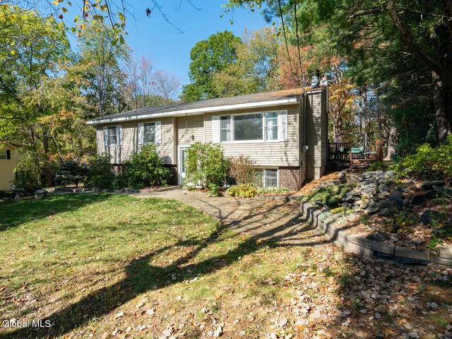 $369,000 | 1709 Julianne Drive, Schodack, NY 12033