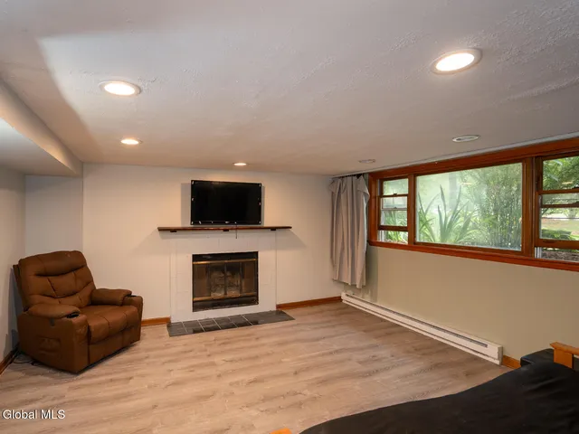 $369,000 | 1709 Julianne Drive, Schodack, NY 12033