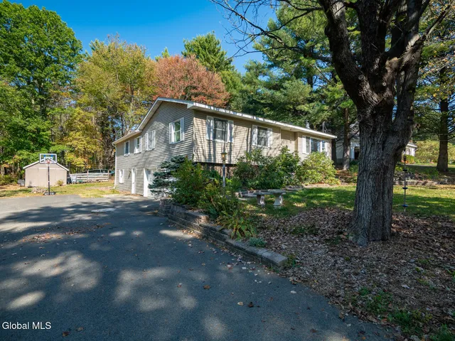 $369,000 | 1709 Julianne Drive, Schodack, NY 12033