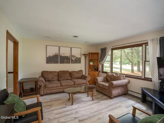 $369,000 | 1709 Julianne Drive, Schodack, NY 12033