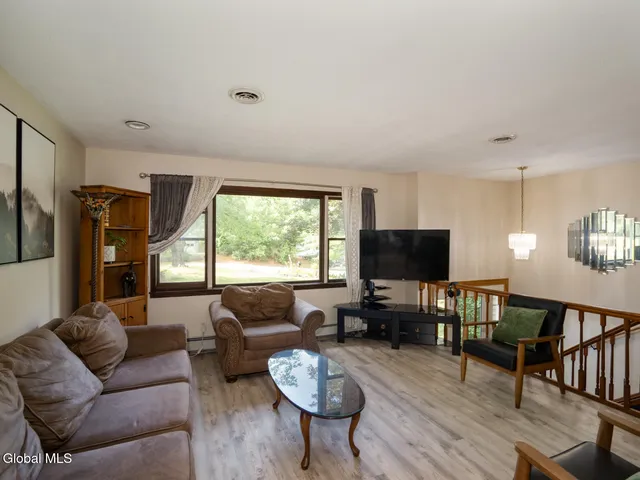 $369,000 | 1709 Julianne Drive, Schodack, NY 12033