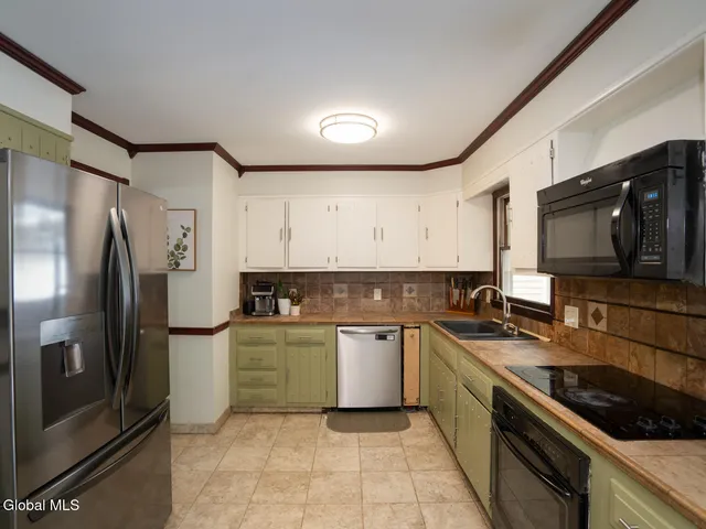 $369,000 | 1709 Julianne Drive, Schodack, NY 12033