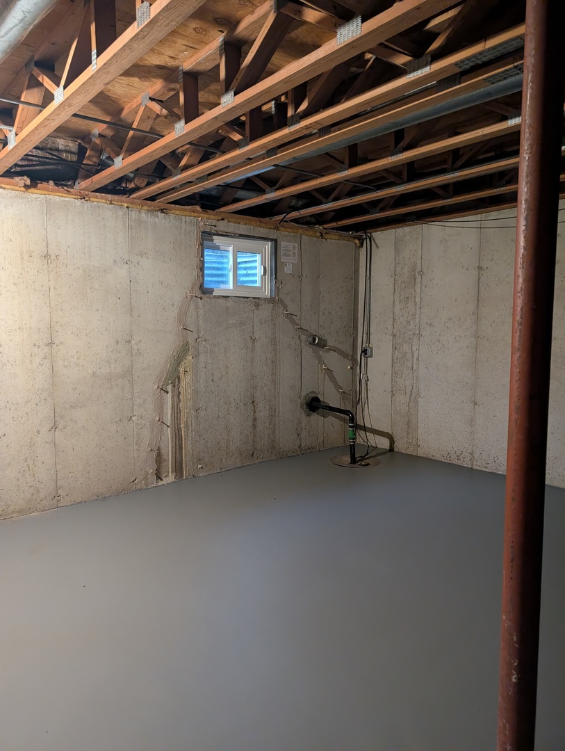 1535 Wedgefield Circle, Unit 1535 Naperville, IL 60563 - Photo 33 of 46 a view of a room with an empty space