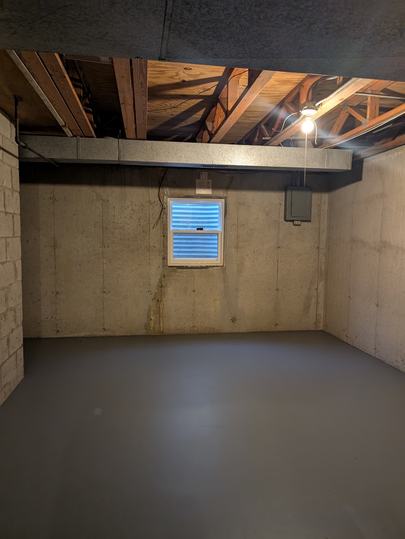 1535 Wedgefield Circle, Unit 1535 Naperville, IL 60563 - Photo 35 of 46 a view of a garage